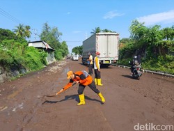 Lumpur Imbas Banjir di Pantura Situbondo Dibersihkan, Tangkis Jebol Ditutup