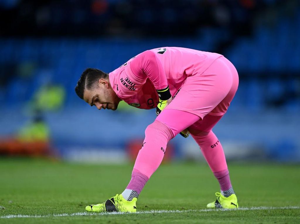 Saat Ederson Dilarang Ambil Tendangan Penalti Saat Ederson Dilarang Ambil Tendangan Penalti