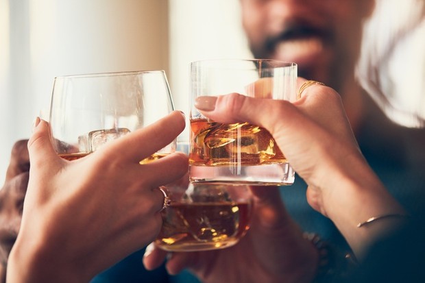 Alkohol adalah racun yang artinya tubuh akan bekerja untuk metabolisme alkohol sebelum energi lain.