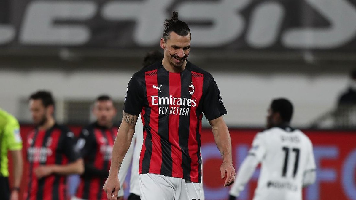 AC Milan tampil buruk saat ditekuk Spezia 0-2. (Foto: Getty Images/Gabriele Maltinti)
