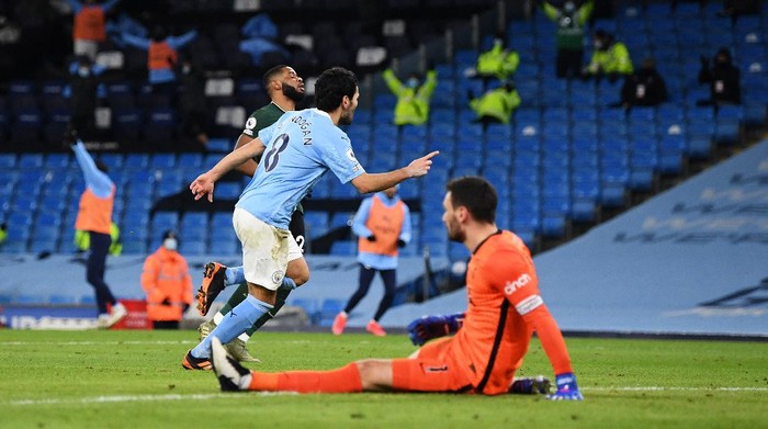 MANCHESTER, ENGLAND - FEBRUARY 13: Ilkay Gundogan of Manchester City celebrates after scoring their sides third goal past Hugo Lloris of Tottenham Hotspur during the Premier League match between Manchester City and Tottenham Hotspur at Etihad Stadium on February 13, 2021 in Manchester, England. Sporting stadiums around the UK remain under strict restrictions due to the Coronavirus Pandemic as Government social distancing laws prohibit fans inside venues resulting in games being played behind closed doors. (Photo by Shaun Botterill/Getty Images)
