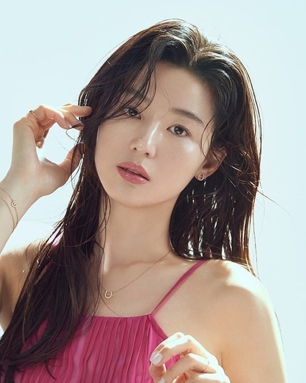 Jun Ji Hyun berasal dari Korea dan merupakan salah satu wanita tercantik di Asia/instagram.com/only_giannajun