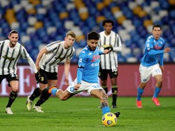 Si Nyonya Tua Tersungkur di Stadio Diego Armando Maradona