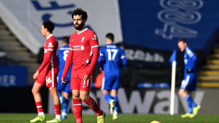 LEICESTER, ENGLAND - FEBRUARY 13: Mohamed Salah of Liverpool looks dejected after his team concede during the Premier League match between Leicester City and Liverpool at The King Power Stadium on February 13, 2021 in Leicester, England. Sporting stadiums around the UK remain under strict restrictions due to the Coronavirus Pandemic as Government social distancing laws prohibit fans inside venues resulting in games being played behind closed doors. (Photo by Michael Regan/Getty Images)