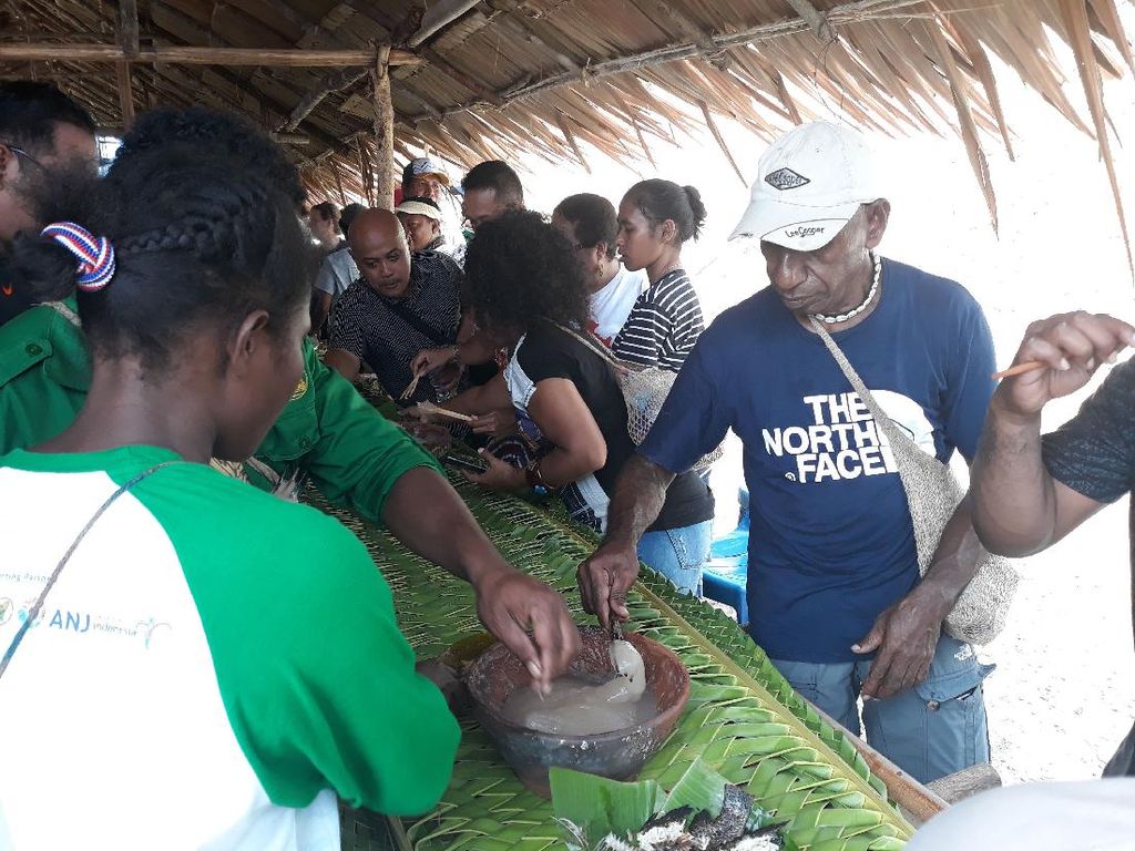 Tak Boleh Pulang dari Papua Sebelum Makan Papeda