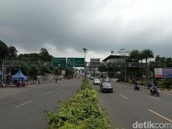 Polisi Terapkan One Way di Puncak Bogor Siang Ini