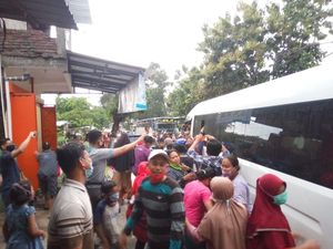 Dari Pacitan, Jokowi Ziarah ke Makam Orang Tua Bareng Gibran