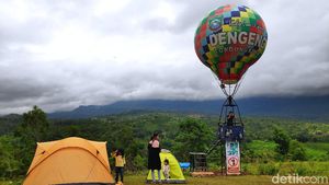 Wisata Balon Udara Ngehits di Puncak Tondongkura Pangkep