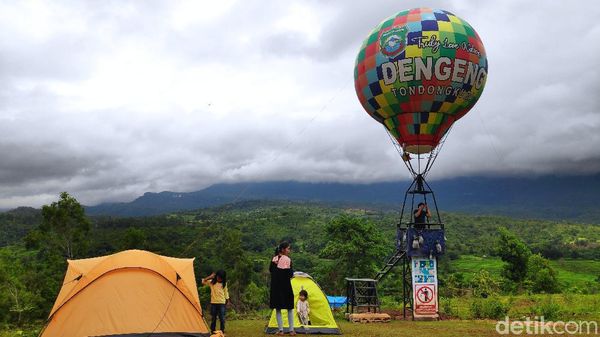 Wisata Balon Udara Ngehits di Puncak Tondongkura Pangkep