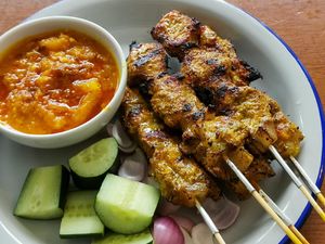 Menu Harian Ramadan ke-2: Hangatnya Sup Kimlo dan Sate Ayam untuk Sahur dan Buka Menu Harian Ramadan ke-2: Hangatnya Sup Kimlo dan Sate Ayam untuk Sahur dan Buka