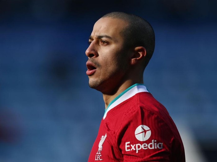LEICESTER, ENGLAND - FEBRUARY 13: Thiago Alcantara of Liverpool looks on during the Premier League match between Leicester City and Liverpool at The King Power Stadium on February 13, 2021 in Leicester, England. Sporting stadiums around the UK remain under strict restrictions due to the Coronavirus Pandemic as Government social distancing laws prohibit fans inside venues resulting in games being played behind closed doors. (Photo by Michael Regan/Getty Images)