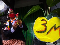 Gunakan Wayang, Warga Lembang Kampanye Protokol Kesehatan