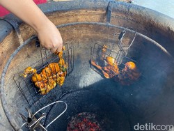 Ayam Tempayan Uinuk : Harumnya Ayam yang Dibakar dalam Tempayan