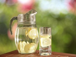 5 Cara Mudah Detoks Tubuh dalam Sehari Usai Makan Banyak