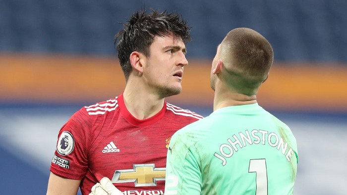 WEST BROMWICH, ENGLAND - FEBRUARY 14: Harry Maguire of Manchester United reacts at full time as Sam Johnstone of West Bromwich Albion interacts after the Premier League match between West Bromwich Albion and Manchester United at The Hawthorns on February 14, 2021 in West Bromwich, England. Sporting stadiums around the UK remain under strict restrictions due to the Coronavirus Pandemic as Government social distancing laws prohibit fans inside venues resulting in games being played behind closed doors. (Photo by Naomi Baker/Getty Images)