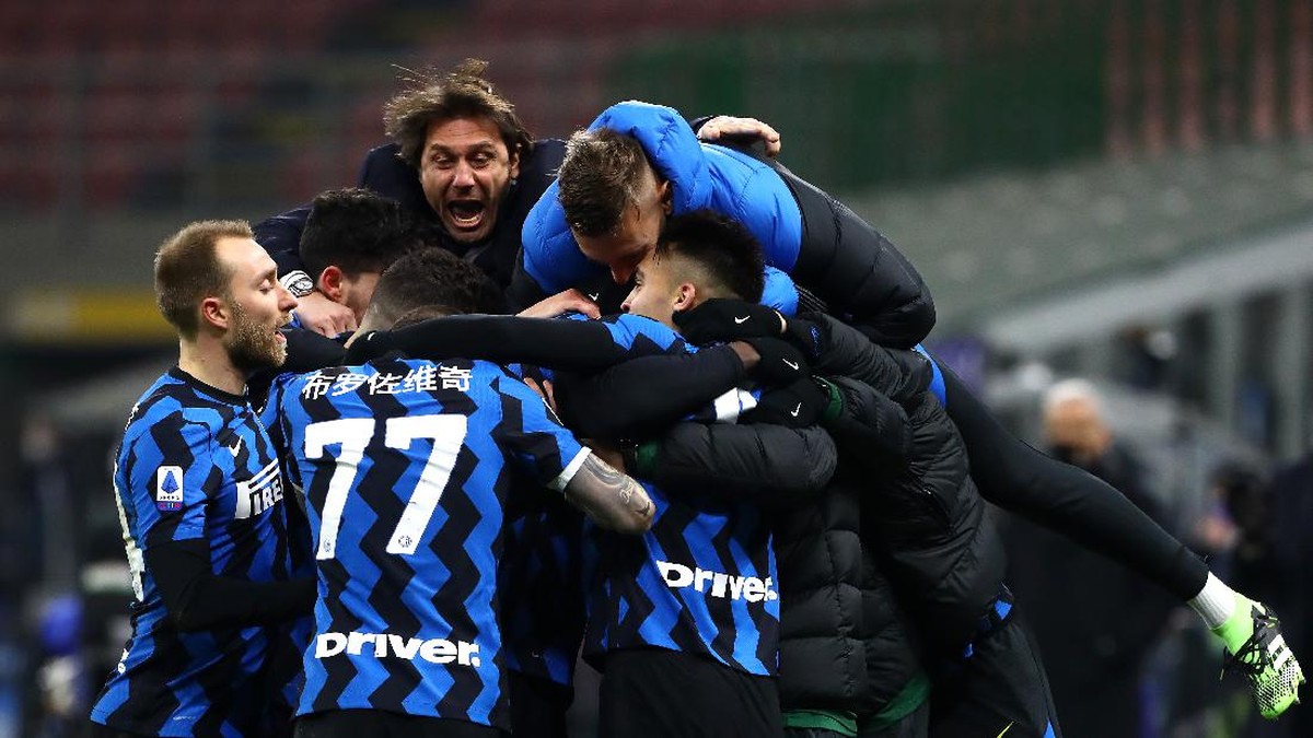 Antonio Conte harus jatuh bangun bawa Inter Milan raih Scudetto. (Foto: Getty Images/Marco Luzzani)