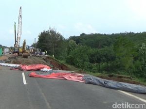Progres Jalur Darurat Km 122 Tol Cipali Sudah 60 Persen Progres Jalur Darurat Km 122 Tol Cipali Sudah 60 Persen
