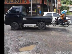 Puluhan Kilometer Ruas Jalan Provinsi di Tasik Mengalami Rusak Parah