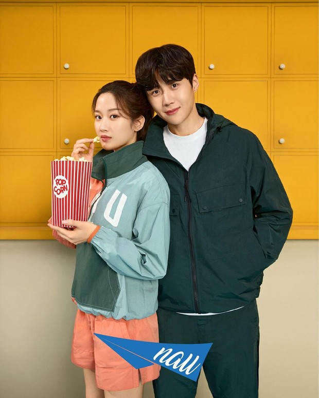 Kim Seon Ho dan Moon Ga Young sebagai Model untuk Nau Korea