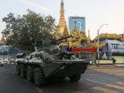 Myanmar Kerahkan Kendaraan Lapis Baja di Jalan-jalan, Internet Dimatikan