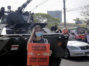 Pura-pura Mobil Mogok di Tengah Jalan Jadi Cara Demo di Myanmar Pura-pura Mobil Mogok di Tengah Jalan Jadi Cara Demo di Myanmar