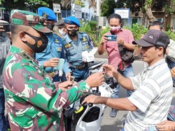 PPKM Mikro, Lanal Banyuwangi Awasi Prokes Kapal dan Kampung Pesisir