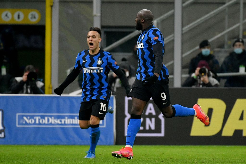 MILAN, ITALY - FEBRUARY 14: Lautaro Martinez if FC Internazionale celebrate with Romelu Lukaku a thrid goal during the Serie A match between FC Internazionale  and SS Lazio at Stadio Giuseppe Meazza on February 14, 2021 in Milan, Italy. (Photo by Marco Rosi - SS Lazio/Getty Images)