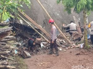 Anjing Pelacak Dilibatkan Cari 16 Korban Tertimbun Longsor Nganjuk