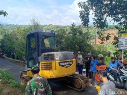 Alat Berat Dikerahkan Evakuasi 16 Korban Tertimbun Longsor Nganjuk
