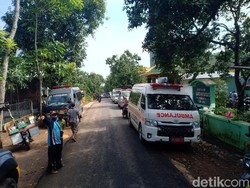 Belasan Ambulans Disiapkan di Lokasi Longsor Nganjuk