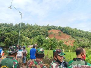 Melihat Longsoran Gunung Wilis Nganjuk yang Menimbun 16 Orang Melihat Longsoran Gunung Wilis Nganjuk yang Menimbun 16 Orang