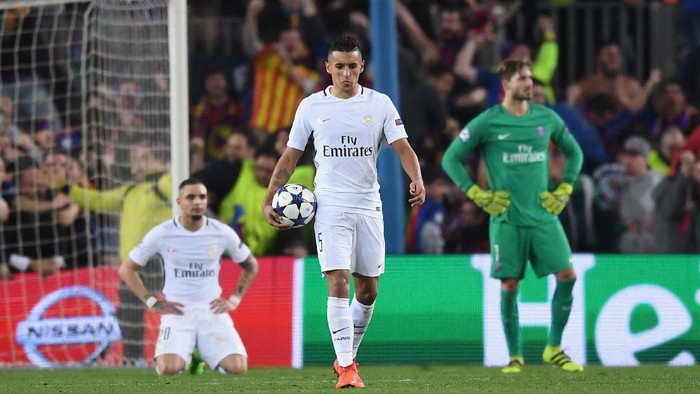 BARCELONA, SPAIN - MARCH 08: Marquinhos of PSG looks dejected after Barcelonas 6th goal during the UEFA Champions League Round of 16 second leg match between FC Barcelona and Paris Saint-Germain at Camp Nou on March 8, 2017 in Barcelona, Spain.  (Photo by Michael Regan/Getty Images)
