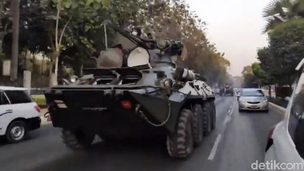 Myanmar Kerahkan Kendaraan Lapis Baja di Sejumlah Kota