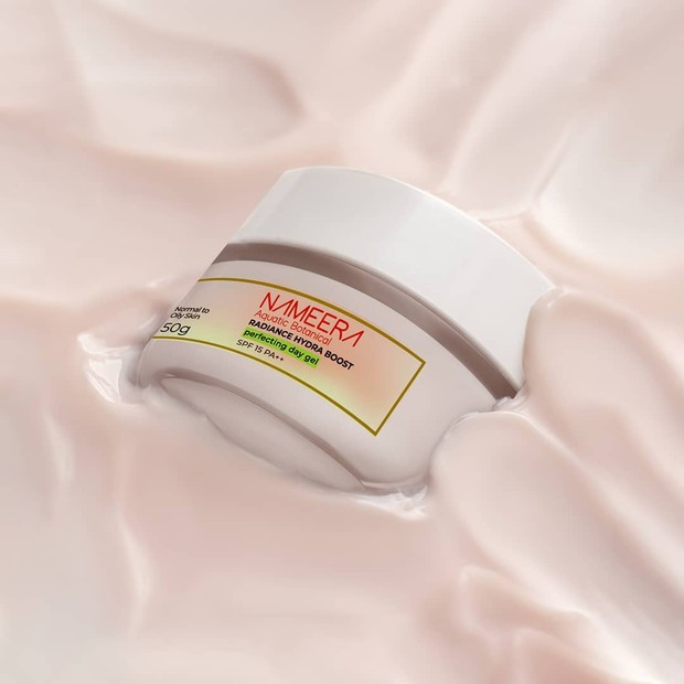 Nameera Radiance Hydraboost Perfector Day Gel SPF 15 PA++ diklaim mampu untuk membuat kulit lebih cerah merata/instagram.com/nameeraid
