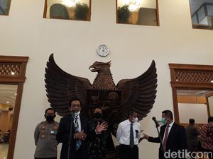 Pemda DIY Tetap Tak Pakai Pendekatan Sanksi ke Penolak Vaksin Corona Pemda DIY Tetap Tak Pakai Pendekatan Sanksi ke Penolak Vaksin Corona