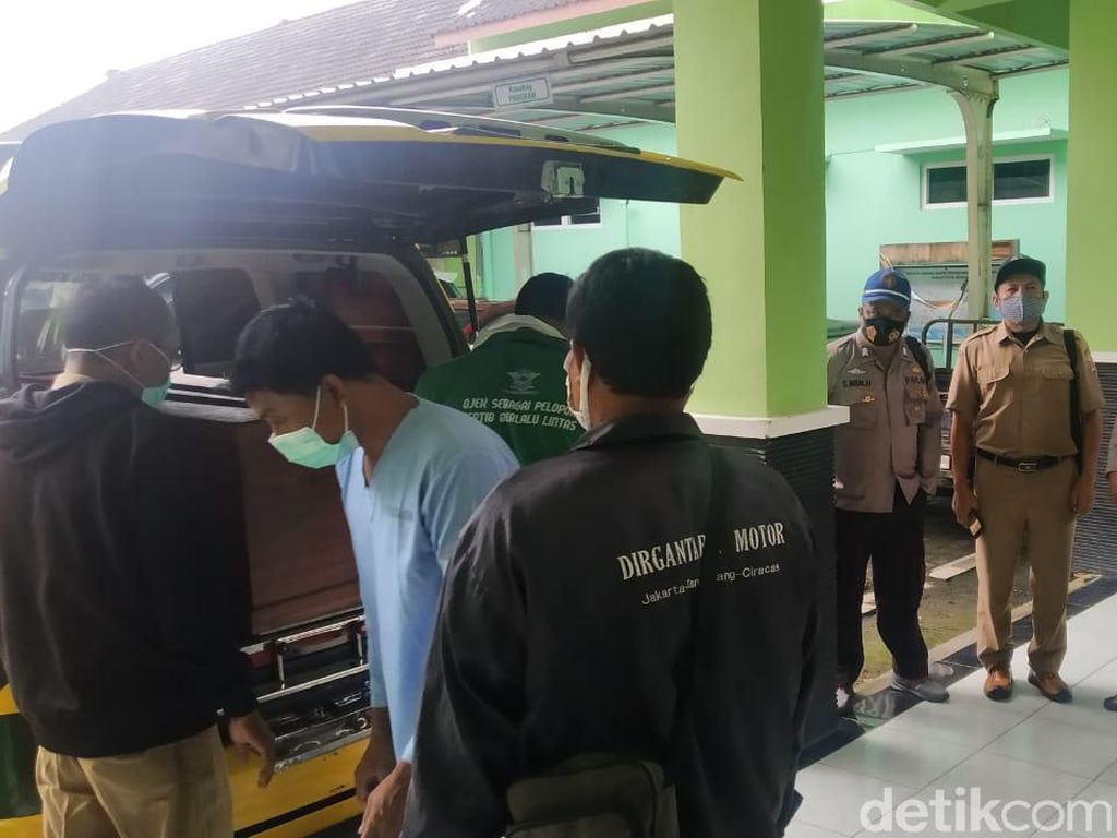 Sesosok Mayat Ditemukan di Dekat Muara TPI Demak Sesosok Mayat Ditemukan di Dekat Muara TPI Demak