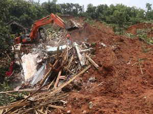 Potret Longsoran Gunung Wilis Nganjuk yang Timbun 16 Orang