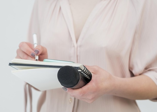 Profesi Reporter/sumber: freepik.com/ Profesi yang cocok untuk ditekuni tipe kepribadian ekstrovert.