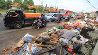 Duh, Sampah Sisa Banjir Menumpuk di Pantura