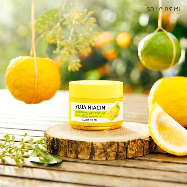 Some By Mi Yuja Niacin Brightening Sleeping Mask/instagram.com/somebymi Relaksasikan Wajah dengan Yuja Niacin Brightening Sleeping Mask