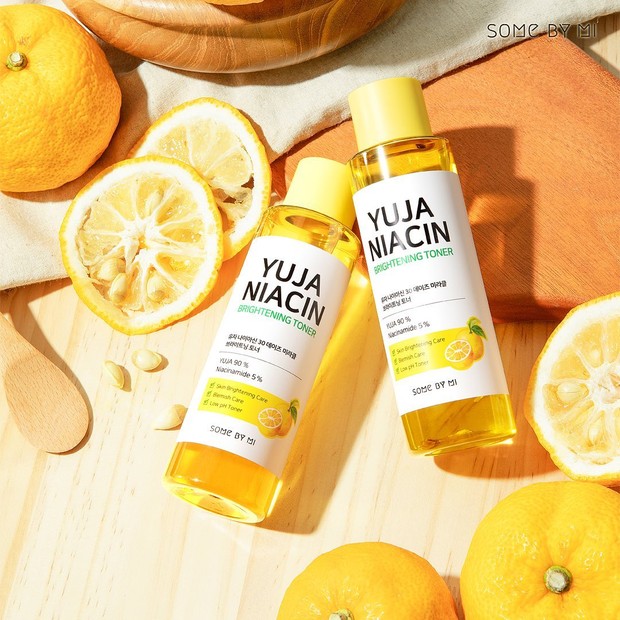 Bersihkan Wajah dengan Produk Toner Yuja Niacin dari Some By Mi