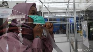 Suasana Tes GeNose C19 di Stasiun Balapan