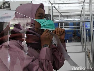 Suasana Tes GeNose C19 di Stasiun Balapan