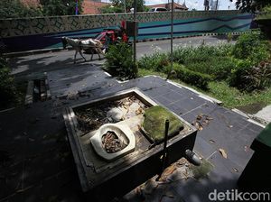 Viral Toilet Tanpa Dinding di Depan GOR Manahan Solo