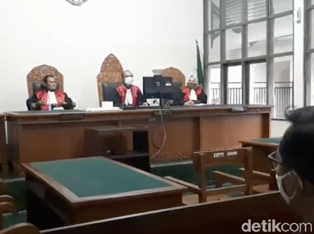 Pembantai 4 Orang Sekeluarga di Sukoharjo Divonis Mati! Pembantai 4 Orang Sekeluarga di Sukoharjo Divonis Mati!
