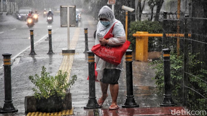 Sejumlah wilayah di DKI Jakarta diguyur hujan pagi ini. Menurut BMKG, musim hujan di Jakarta masih akan terus berlanjut hingga Februari.