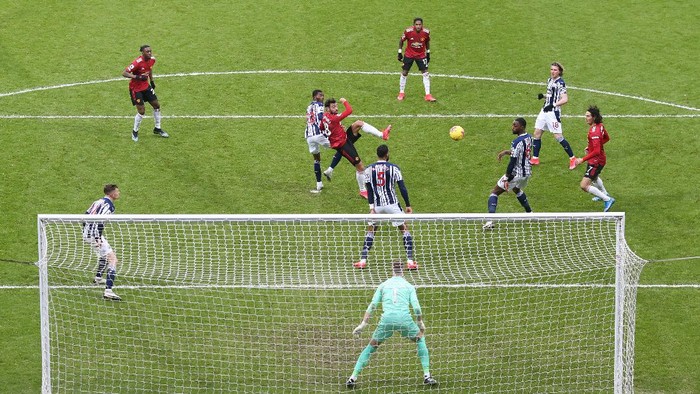 WEST BROMWICH, ENGLAND - FEBRUARY 14: Bruno Fernandes of Manchester United scores their sides first goal during the Premier League match between West Bromwich Albion and Manchester United at The Hawthorns on February 14, 2021 in West Bromwich, England. Sporting stadiums around the UK remain under strict restrictions due to the Coronavirus Pandemic as Government social distancing laws prohibit fans inside venues resulting in games being played behind closed doors. (Photo by Michael Steele/Getty Images)