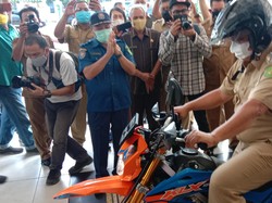 Pulang Naik Motor Trail Jelang Jabatan Berakhir, Akhyar: Hartaku Cuma Ini