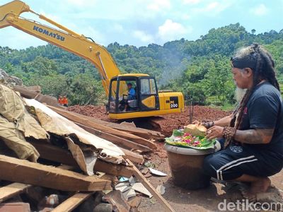 Begini Cara Mbah Gimbal Bantu Cari Korban Longsor di Nganjuk