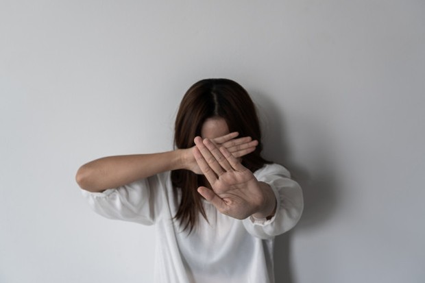 Cara mengelola/freepik.com Dikarenakan enochlophobia bisa menyebabkan ketakutan yang intens, ini bisa menjadi tantangan untuk dilakukan meski kamu akan kesulitan terutama jika sering bertemu dengan orang banyak